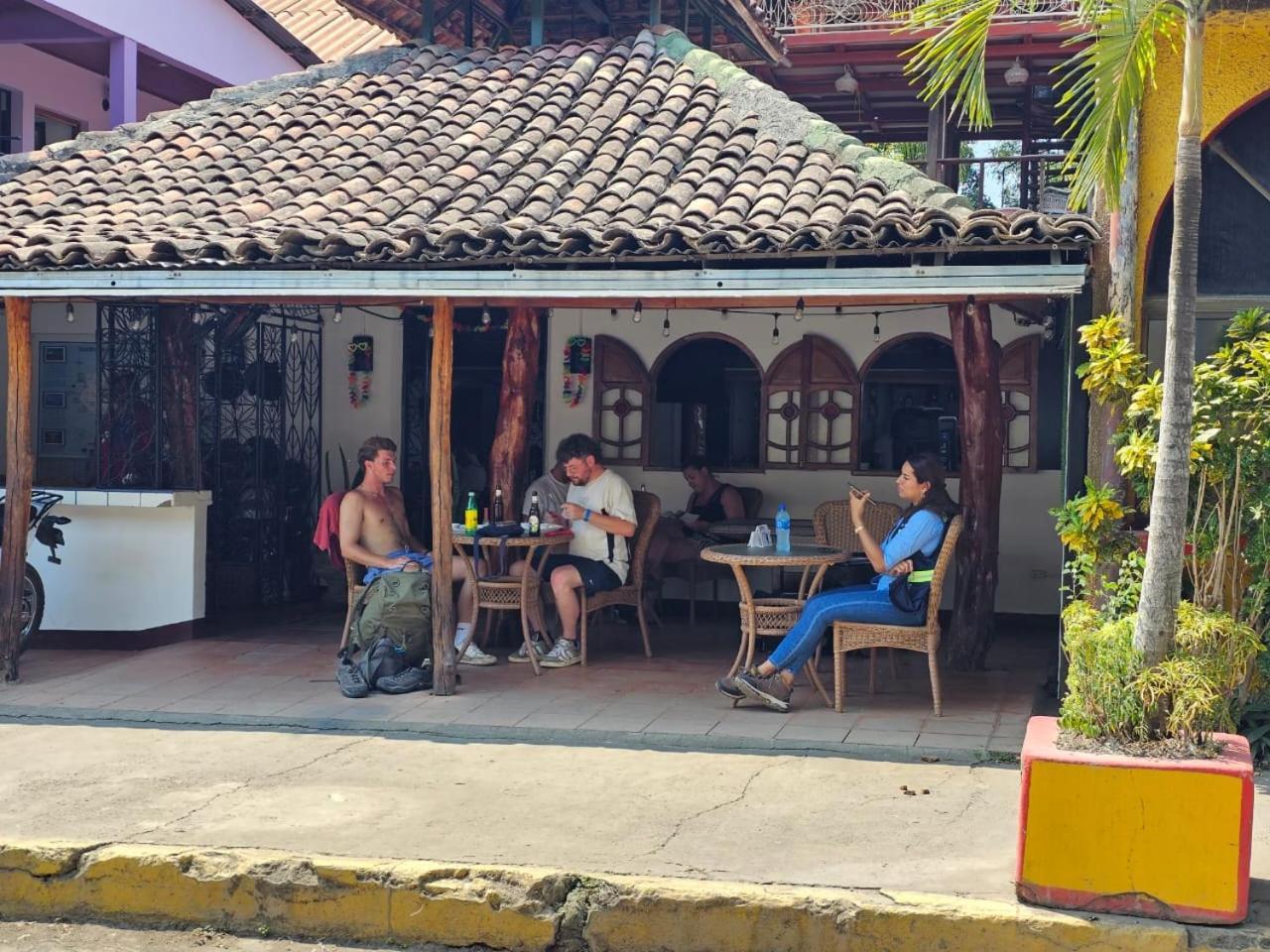 The Landing Hotel And Restaurant مويوجالبا المظهر الخارجي الصورة